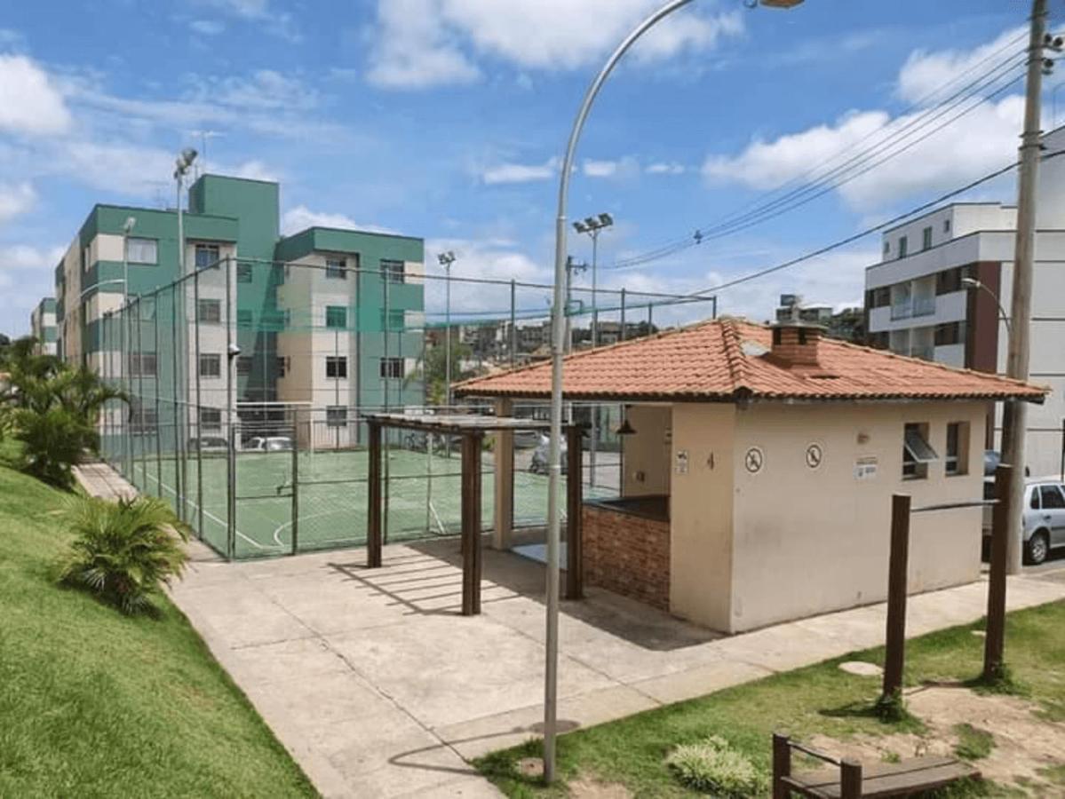 Condominio Encantador Com Estacionamento Vespasiano Exterior foto